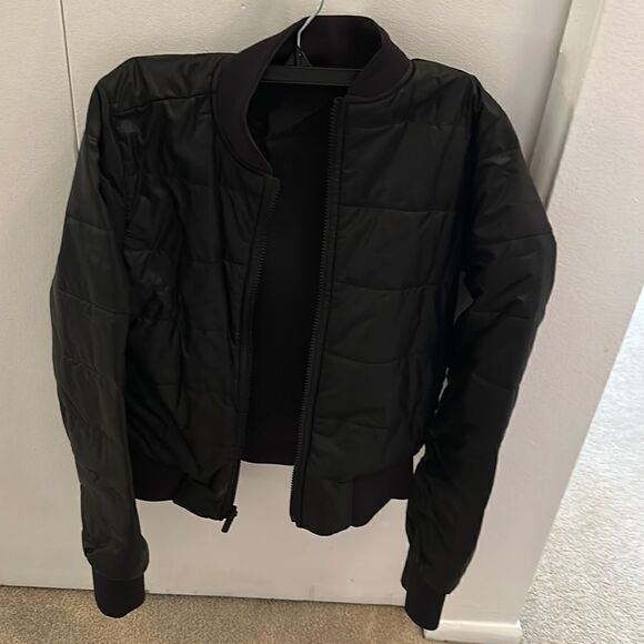 Lululemon Black Reversible Bomber New 4 - Picture 1 of 6